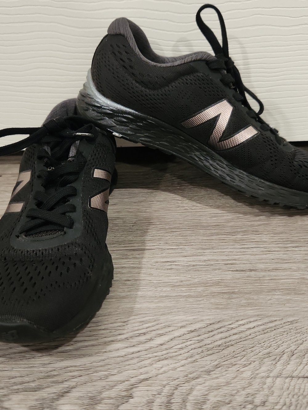 New Balance Arishi Fresh Foam black / silver running shoes, women's Size 7